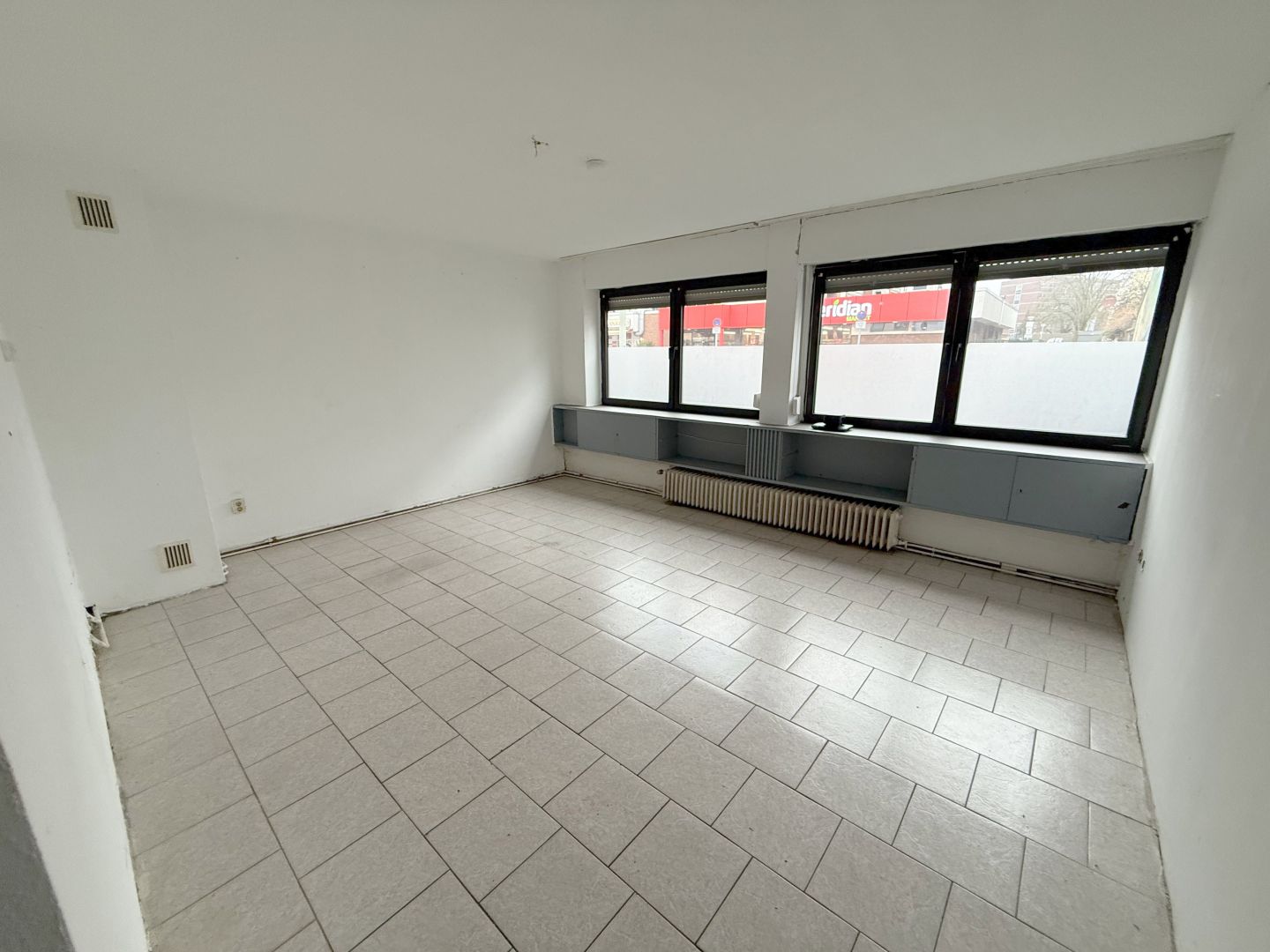 Ansicht 3 von: Hobbyhandwerker aufgepasst! Renovierungsbedürftige 3-Zimmerwohnung mit kleinem Garten in Krefeld